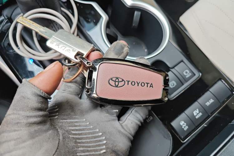 Used Toyota Highlander 2023 2.5L Smart Electric Hybrid Dual-Engine 4x4 Elite Edition 7 Seats Vehicle Key