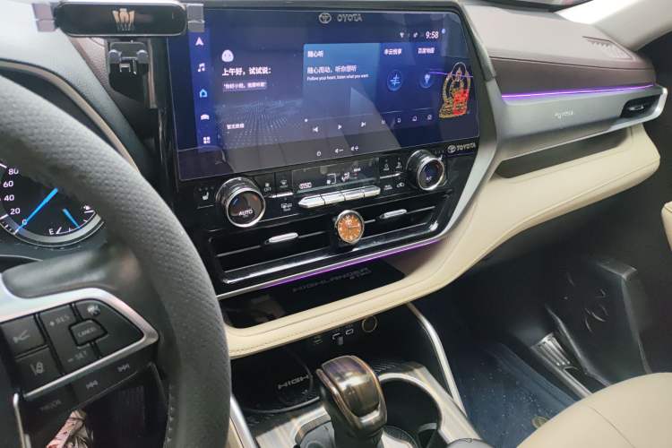 Used Toyota Highlander 2023 2.5L Smart Electric Hybrid Dual-Drive Prestige Version 7 Seats Audio And AC Panel