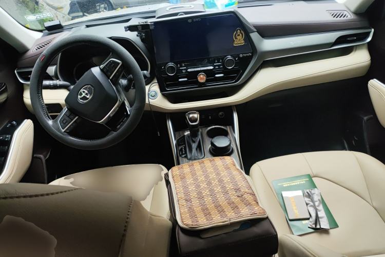 Used Toyota Highlander 2023 2.5L Smart Electric Hybrid Dual-Drive Prestige Version 7 Seats Center Console
