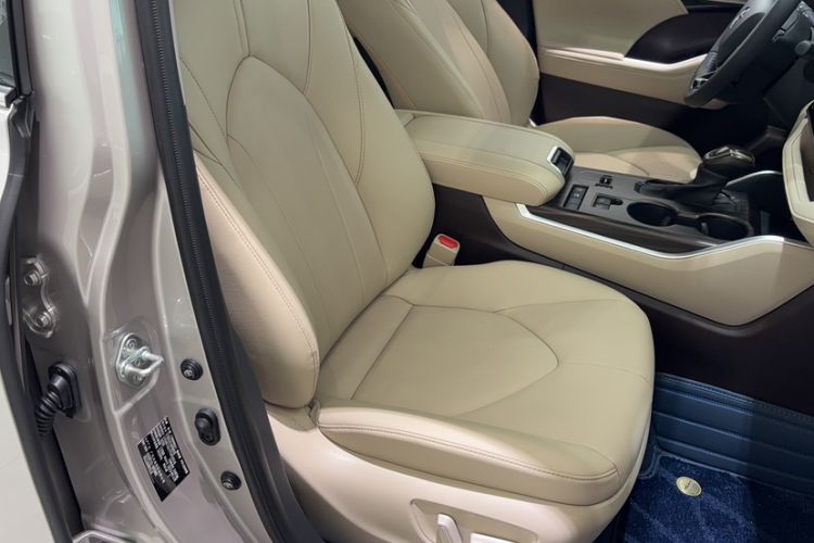 Used Toyota Highlander 2023 2.5L Smart Electric Hybrid Dual-Drive Prestige Version 7 Seats Interior 2
