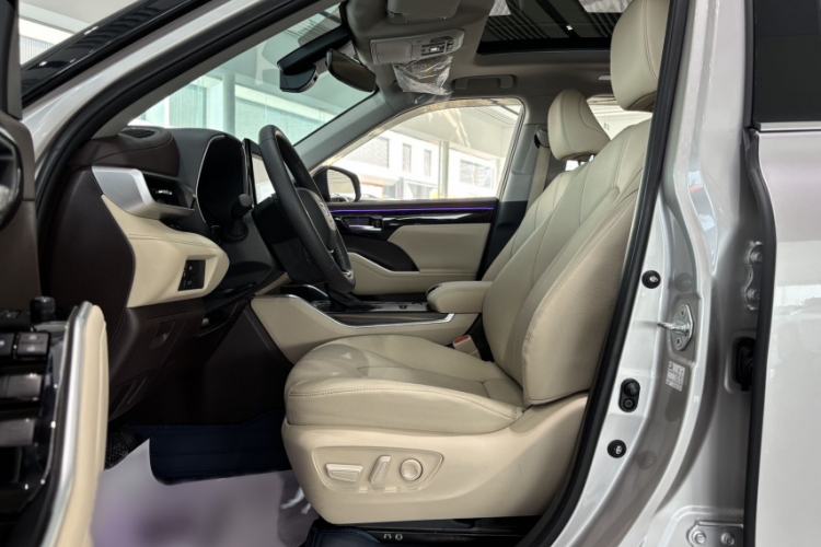 Used Toyota Highlander 2023 2.5L Smart Electric Hybrid Dual-Drive Prestige Version 7 Seats Interior 6