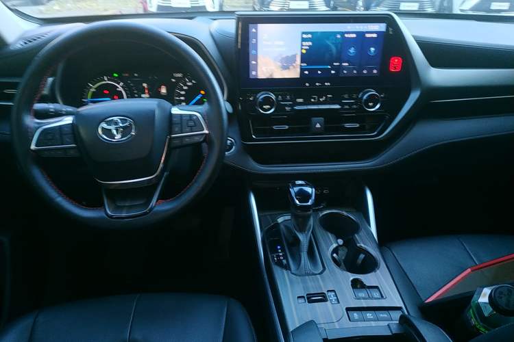 Used Toyota Highlander 2023 2.5L Smart Electric Hybrid Dual-Engine Four-Wheel Drive Prestige Version – 7 Seats Audio And AC Panel