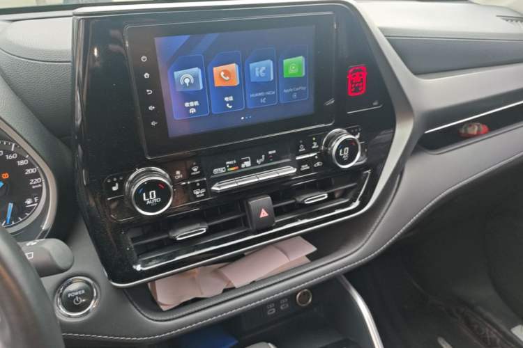 Used Toyota Highlander 2023 2.5L Smart Electric Hybrid Dual-Motor All-Wheel-Drive Luxury 7-Seater Audio And AC Panel