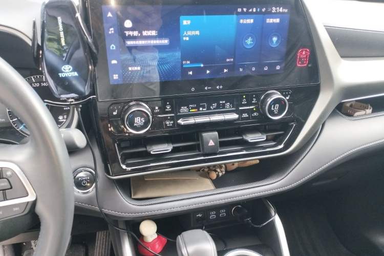 Used Toyota Highlander 2023 2.5L Smart Electric Hybrid Dual-Engine Four-Wheel Drive Prestige Version – 7 Seats Audio And AC Panel