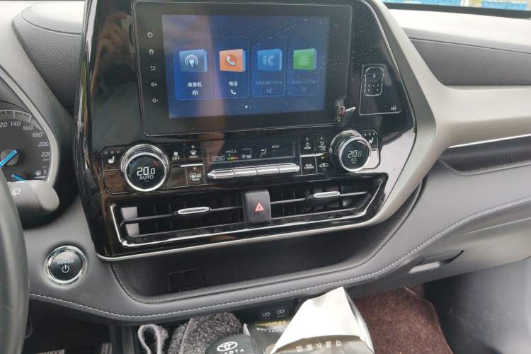 Used Toyota Highlander 2023 2.5L Smart Electric Hybrid Dual-Motor All-Wheel-Drive Luxury 7-Seater Audio And AC Panel