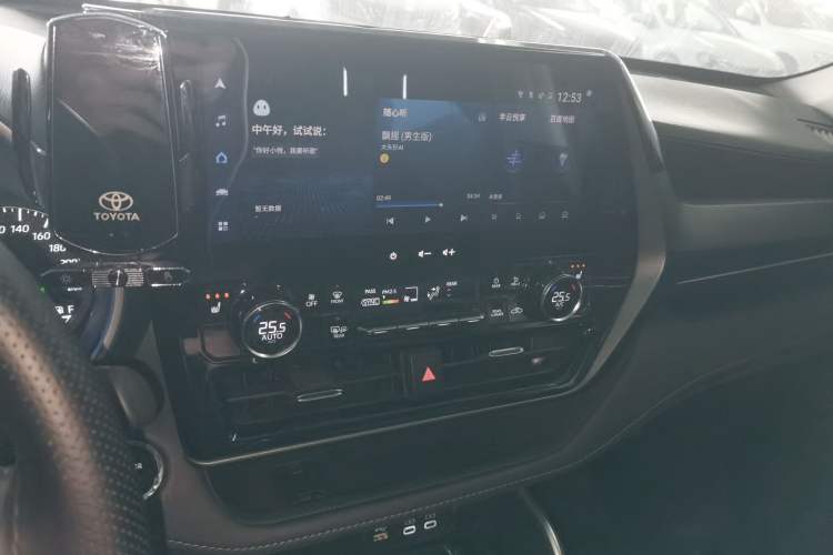Used Toyota Highlander 2023 2.5L Smart Electric Hybrid Dual-Engine Four-Wheel Drive Prestige Version – 7 Seats Audio And AC Panel