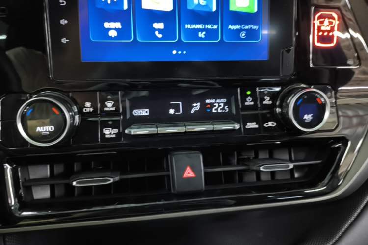 Used Toyota Highlander 2023 2.5L Smart Electric Hybrid Dual-Engine Two-Wheel Drive Elite Version 5 Seats Audio And AC Panel