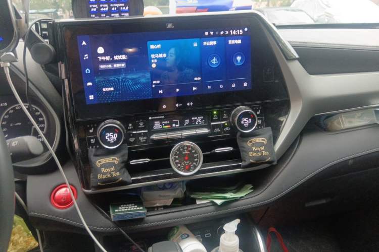 Used Toyota Highlander 2023 2.5L Smart Electric Hybrid Dual-Motor All-Wheel-Drive Supreme Edition – 7 Seats Audio And AC Panel