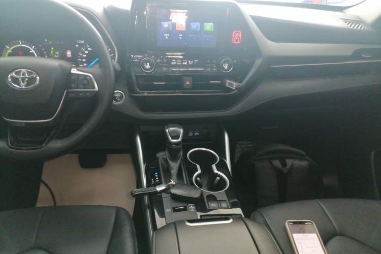Used Toyota Highlander 2023 2.5L Smart Electric Hybrid Dual-Motor All-Wheel-Drive Luxury 7-Seater Audio And AC Panel