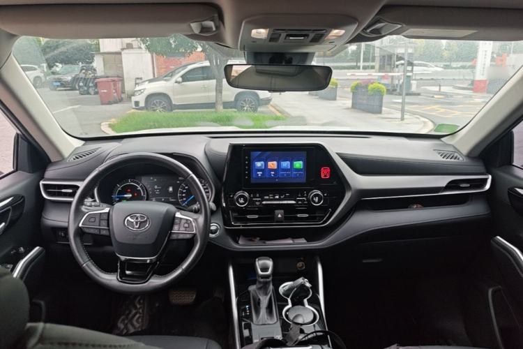 Used Toyota Highlander 2023 2.5L Smart Electric Hybrid Dual-Motor All-Wheel-Drive Luxury 7-Seater Center Console