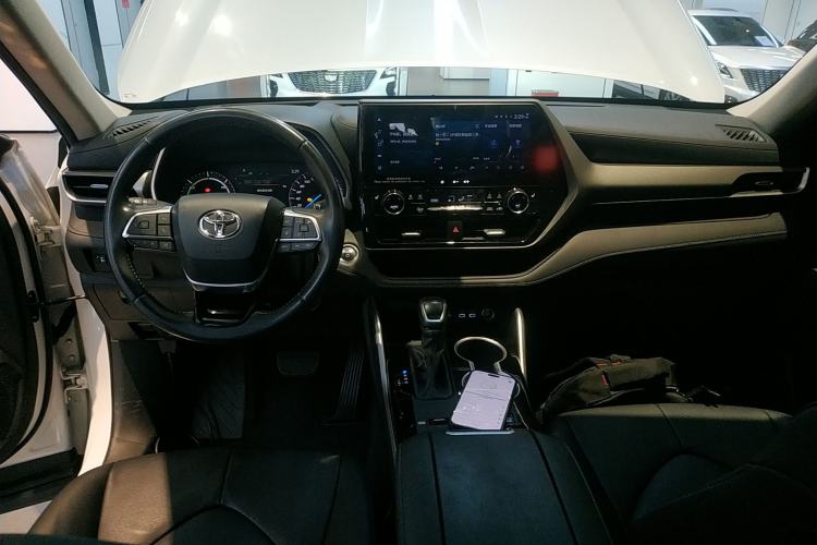 Used Toyota Highlander 2023 2.5L Smart Electric Hybrid Dual-Engine Four-Wheel Drive Prestige Version – 7 Seats Center Console
