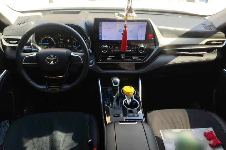 Used Toyota Highlander 2023 2.5L Smart Electric Hybrid Dual-Engine Four-Wheel Drive Prestige Version – 7 Seats Center Console