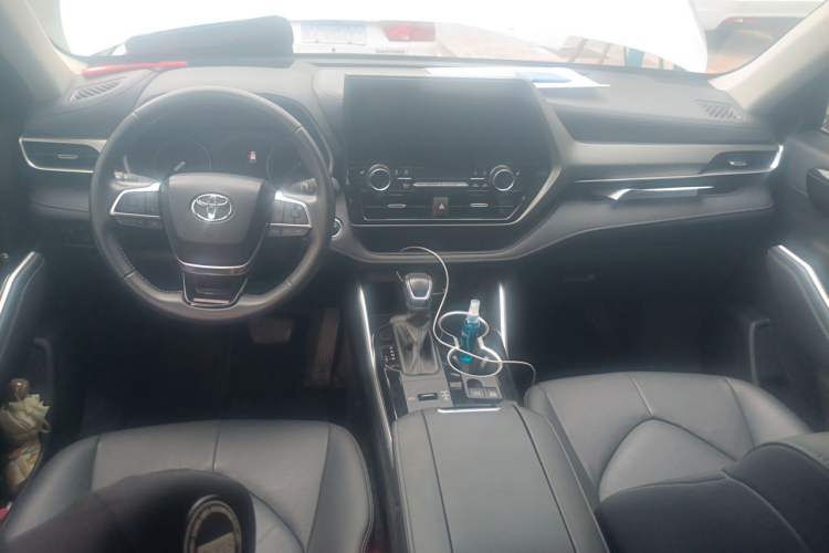 Used Toyota Highlander 2023 2.5L Smart Electric Hybrid Dual-Engine Four-Wheel Drive Prestige Version – 7 Seats Center Console
