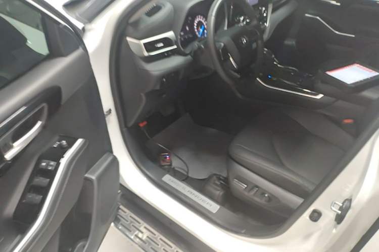 Used Toyota Highlander 2023 2.5L Smart Electric Hybrid Dual-Motor All-Wheel-Drive Luxury 7-Seater Driver Seat