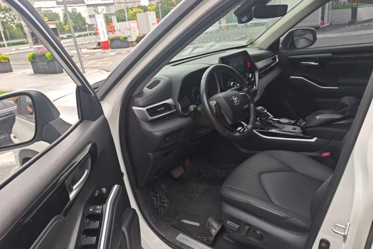 Used Toyota Highlander 2023 2.5L Smart Electric Hybrid Dual-Motor All-Wheel-Drive Luxury 7-Seater Driver Seat