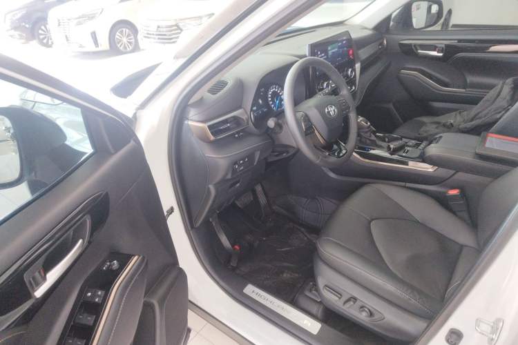 Used Toyota Highlander 2023 2.5L Smart Electric Hybrid Dual-Engine 4x4 Knight Edition 7 Seats Driver Seat