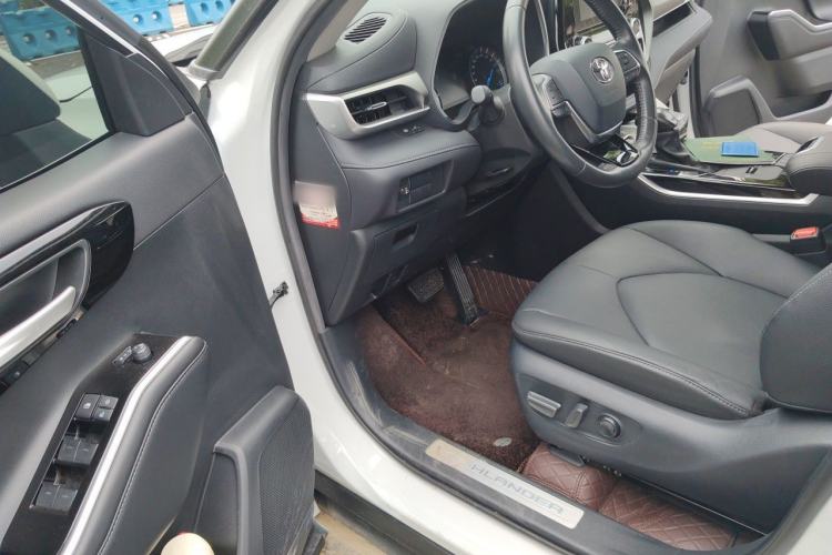 Used Toyota Highlander 2023 2.5L Smart Electric Hybrid Dual-Motor All-Wheel-Drive Luxury 7-Seater Driver Seat