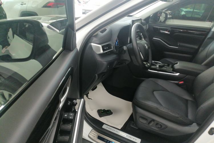 Used Toyota Highlander 2023 2.5L Smart Electric Hybrid Dual-Motor All-Wheel-Drive Luxury 7-Seater Driver Seat