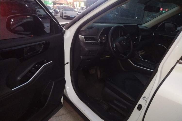 Used Toyota Highlander 2023 2.5L Smart Electric Hybrid Dual-Engine 4x4 Elite Edition 7 Seats Driver Seat