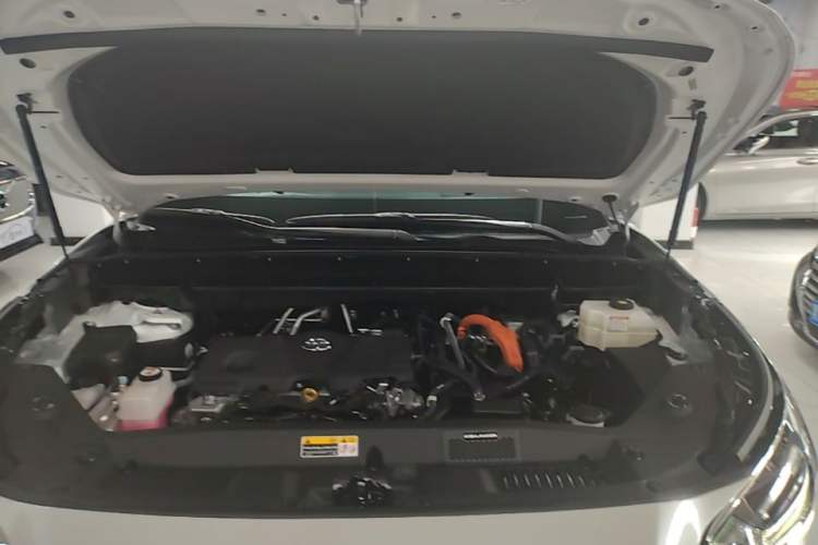 Used Toyota Highlander 2023 2.5L Smart Electric Hybrid Dual-Motor All-Wheel-Drive Luxury 7-Seater Engine Bay