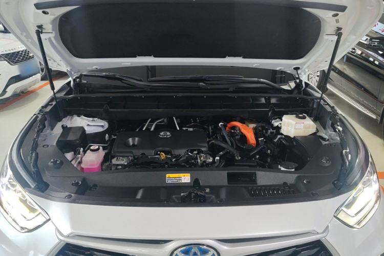 Used Toyota Highlander 2023 2.5L Smart Electric Hybrid Dual-Engine Four-Wheel Drive Prestige Version – 7 Seats Engine Bay