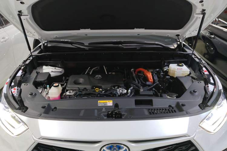 Used Toyota Highlander 2023 2.5L Smart Electric Hybrid Dual-Engine Four-Wheel Drive Prestige Version – 7 Seats Engine Bay