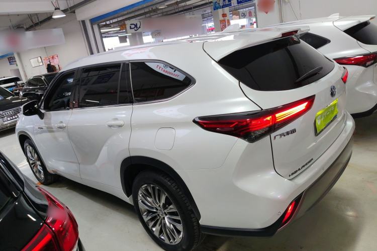 Used Toyota Highlander 2023 2.5L Smart Electric Hybrid Dual-Engine Four-Wheel Drive Prestige Version – 7 Seats Exterior 3