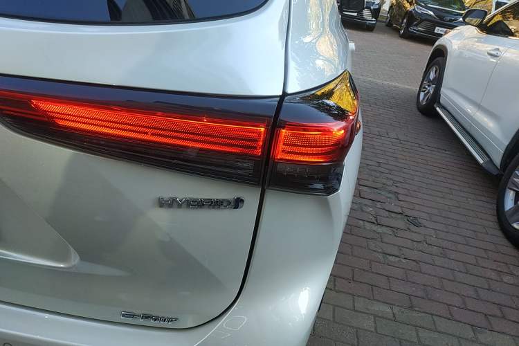 Used Toyota Highlander 2023 2.5L Smart Electric Hybrid Dual-Engine Four-Wheel Drive Prestige Version – 7 Seats Exterior 6