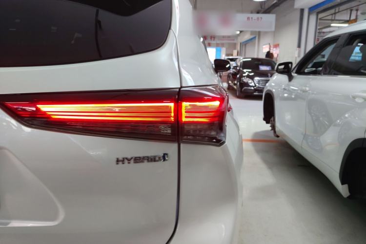 Used Toyota Highlander 2023 2.5L Smart Electric Hybrid Dual-Engine Four-Wheel Drive Prestige Version – 7 Seats Exterior 6
