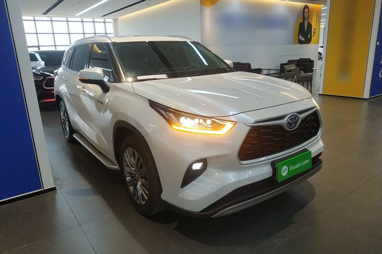 Used Toyota Highlander 2023 2.5L Smart Electric Hybrid Dual-Engine Four-Wheel Drive Prestige Version – 7 Seats Front Right 45 Deg