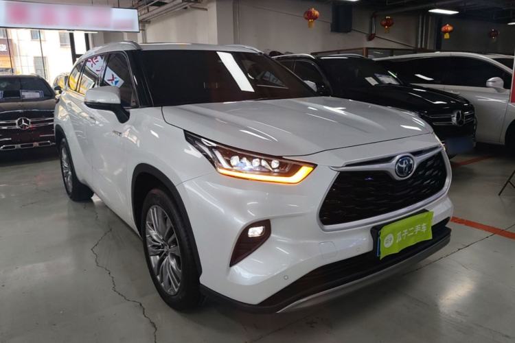 Used Toyota Highlander 2023 2.5L Smart Electric Hybrid Dual-Engine Four-Wheel Drive Prestige Version – 7 Seats Front Right 45 Deg