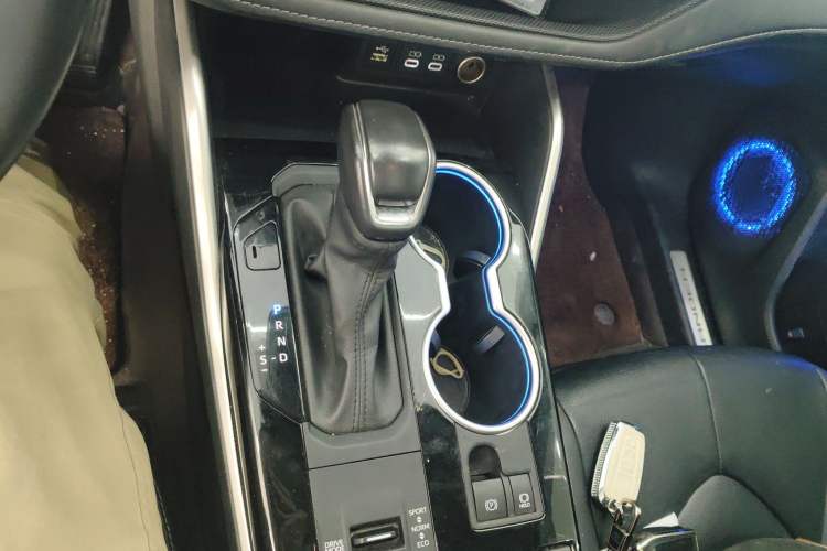 Used Toyota Highlander 2023 2.5L Smart Electric Hybrid Dual-Engine Four-Wheel Drive Prestige Version – 7 Seats Gear Lever
