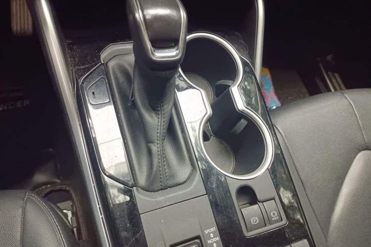 Used Toyota Highlander 2023 2.5L Smart Electric Hybrid Dual-Engine Four-Wheel Drive Prestige Version – 7 Seats Gear Lever