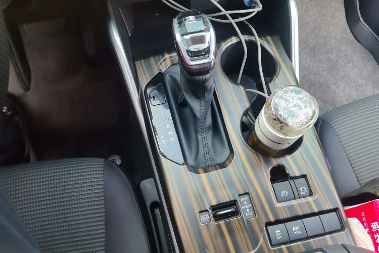 Used Toyota Highlander 2023 2.5L Smart Electric Hybrid Dual-Drive Elite Version 7 Seats Gear Lever