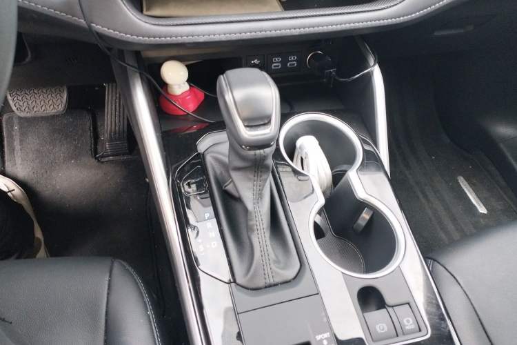 Used Toyota Highlander 2023 2.5L Smart Electric Hybrid Dual-Engine Four-Wheel Drive Prestige Version – 7 Seats Gear Lever