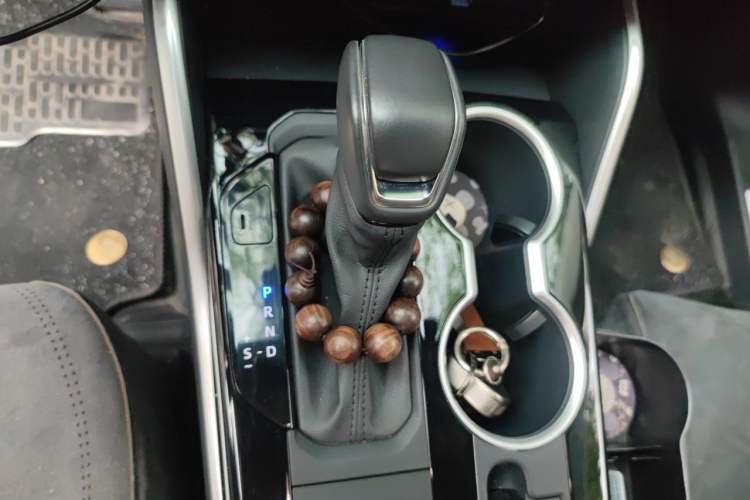 Used Toyota Highlander 2023 2.5L Smart Electric Hybrid Dual-Motor All-Wheel-Drive Luxury 7-Seater Gear Lever