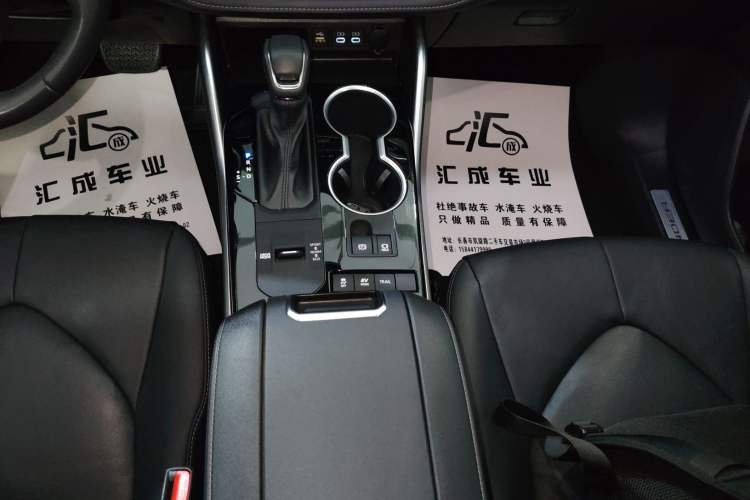 Used Toyota Highlander 2023 2.5L Smart Electric Hybrid Dual-Engine Four-Wheel Drive Prestige Version – 7 Seats Gear Lever