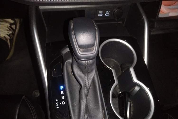 Used Toyota Highlander 2023 2.5L Smart Electric Hybrid Dual-Engine 4x4 Elite Edition 7 Seats Gear Lever