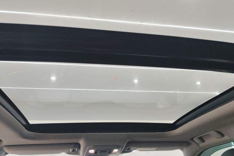 Used Toyota Highlander 2023 2.5L Smart Electric Hybrid Dual-Engine Four-Wheel Drive Prestige Version – 7 Seats Headliner