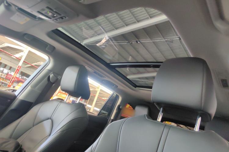 Used Toyota Highlander 2023 2.5L Smart Electric Hybrid Dual-Engine Four-Wheel Drive Prestige Version – 7 Seats Headliner