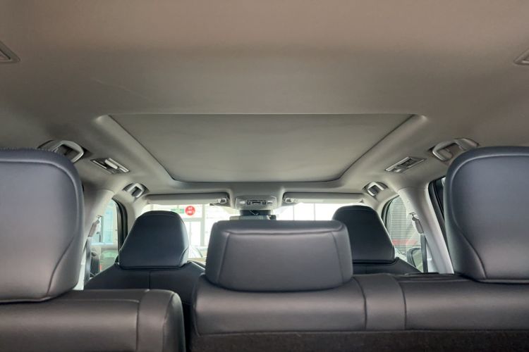 Used Toyota Highlander 2023 2.5L Smart Electric Hybrid Dual-Engine Four-Wheel Drive Prestige Version – 7 Seats Headliner