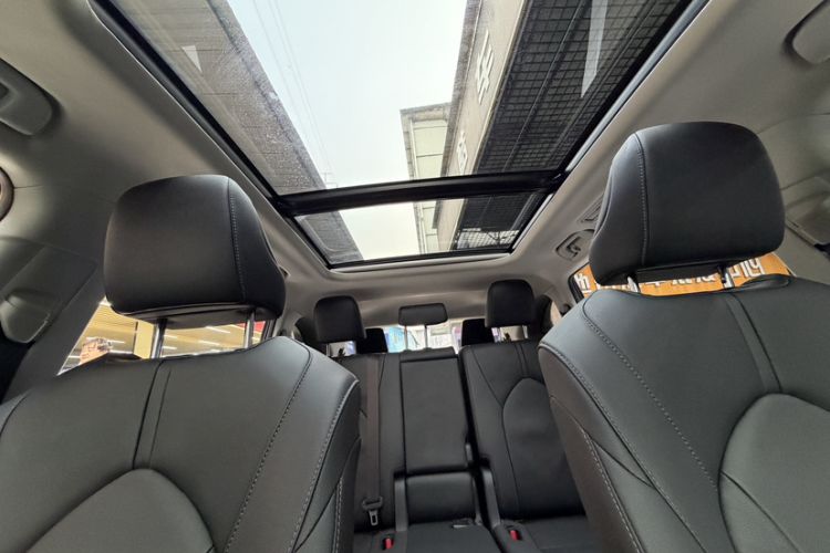 Used Toyota Highlander 2023 2.5L Smart Electric Hybrid Dual-Engine Four-Wheel Drive Prestige Version – 7 Seats Headliner
