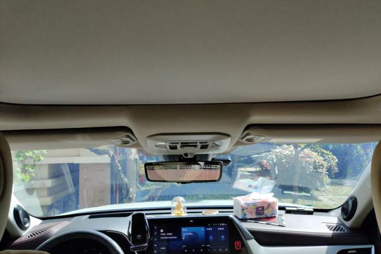 Used Toyota Highlander 2023 2.5L Smart Electric Hybrid Dual-Motor All-Wheel-Drive Supreme Edition – 7 Seats Headliner