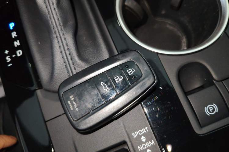Used Toyota Highlander 2023 2.5L Smart Electric Hybrid Dual-Engine Four-Wheel Drive Prestige Version – 7 Seats Interior 1