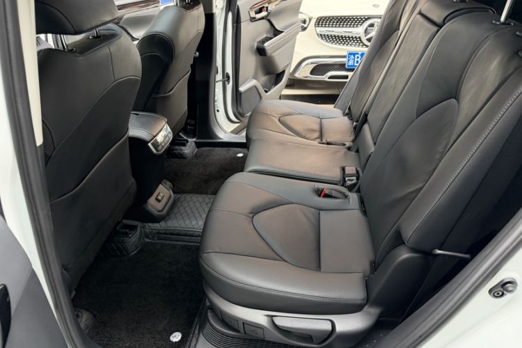 Used Toyota Highlander 2023 2.5L Smart Electric Hybrid Dual-Engine Four-Wheel Drive Prestige Version – 7 Seats Interior 10