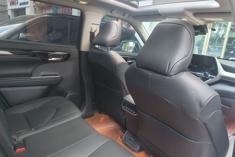 Used Toyota Highlander 2023 2.5L Smart Electric Hybrid Dual-Engine Four-Wheel Drive Prestige Version – 7 Seats Interior 12
