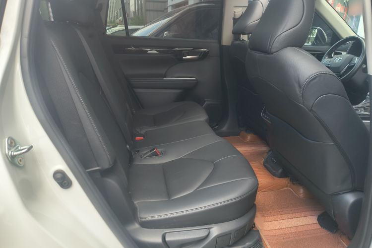 Used Toyota Highlander 2023 2.5L Smart Electric Hybrid Dual-Engine Four-Wheel Drive Prestige Version – 7 Seats Interior 13