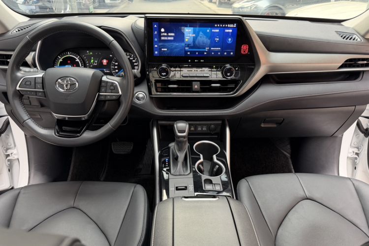 Used Toyota Highlander 2023 2.5L Smart Electric Hybrid Dual-Engine Four-Wheel Drive Prestige Version – 7 Seats Interior 14