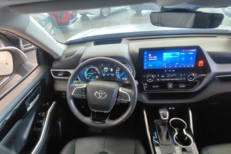 Used Toyota Highlander 2023 2.5L Smart Electric Hybrid Dual-Engine Four-Wheel Drive Prestige Version – 7 Seats Interior 2
