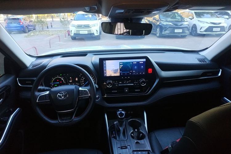 Used Toyota Highlander 2023 2.5L Smart Electric Hybrid Dual-Engine Four-Wheel Drive Prestige Version – 7 Seats Interior 2